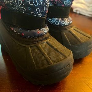 Snow boots for girls size 7